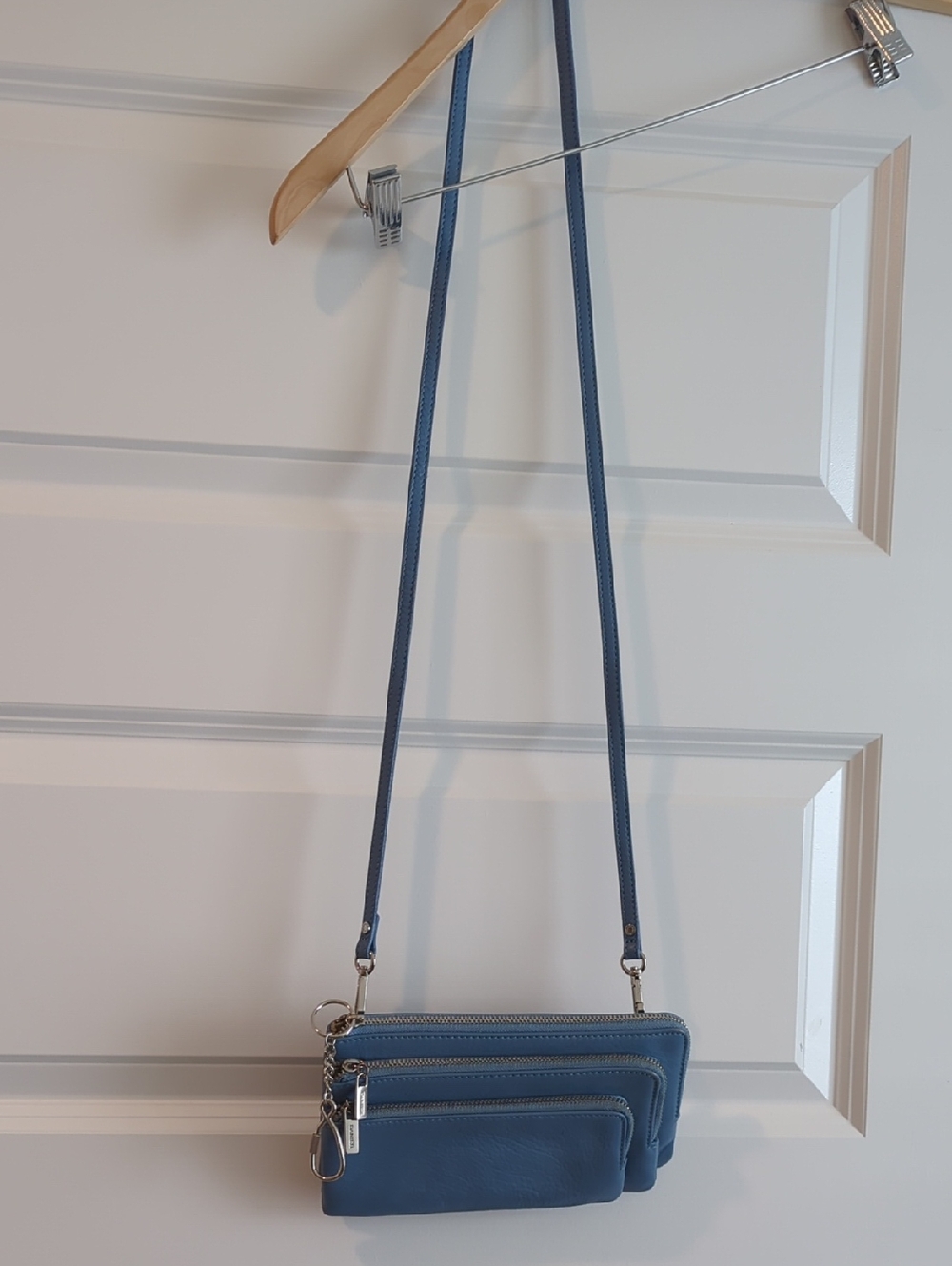 Danier Blue Leather Crossbody Wallet Bag W/Keychain Holder W9x6L Strap 26L
